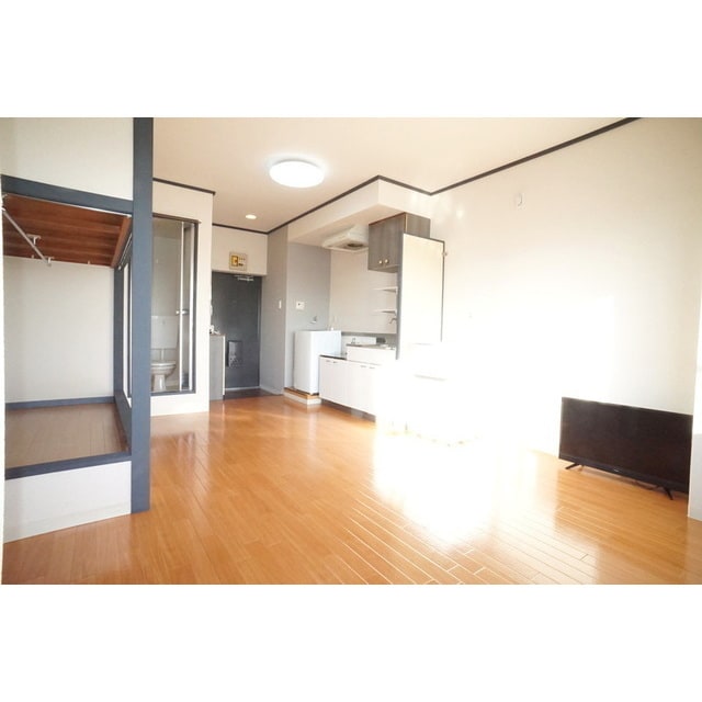 明るい日差しの室内 GLORY