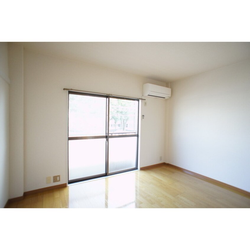 明るい日差しの室内 ジュネスＳ