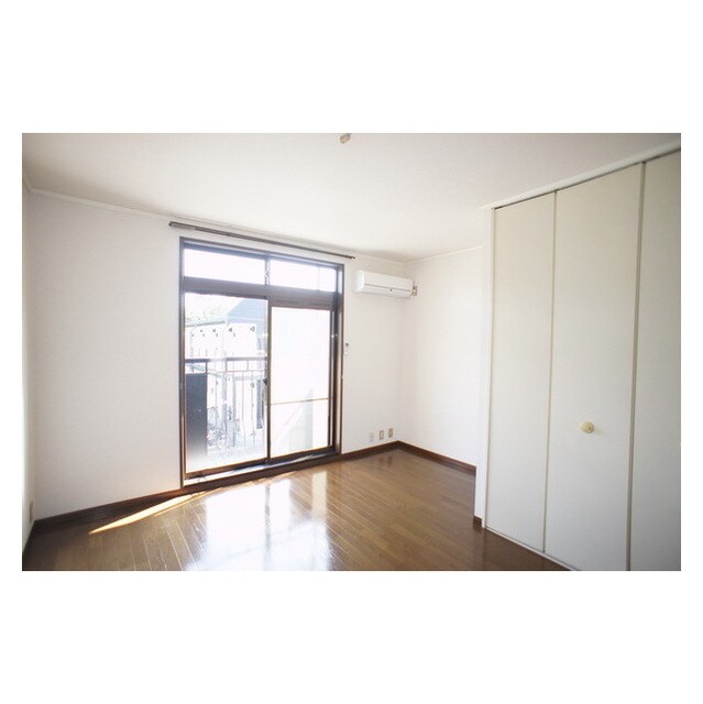 明るい日差しの室内 グリーンヒルハイツＢ棟