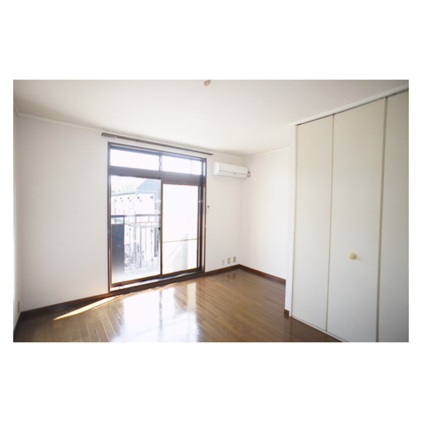 明るい日差しの室内 グリーンヒルハイツＢ棟