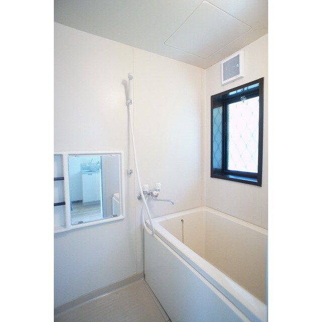 小窓は日中の換気に便利 グリーンヒルハイツＢ棟