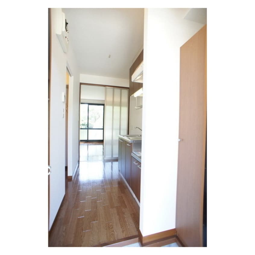 玄関から続くキッチンスペース グリーンヒルハイツＣ棟