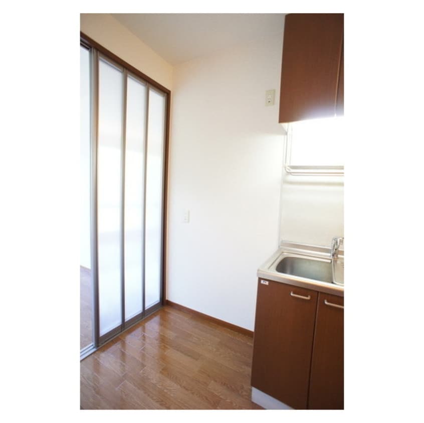 キッチン横には冷蔵庫スペース グリーンヒルハイツＣ棟