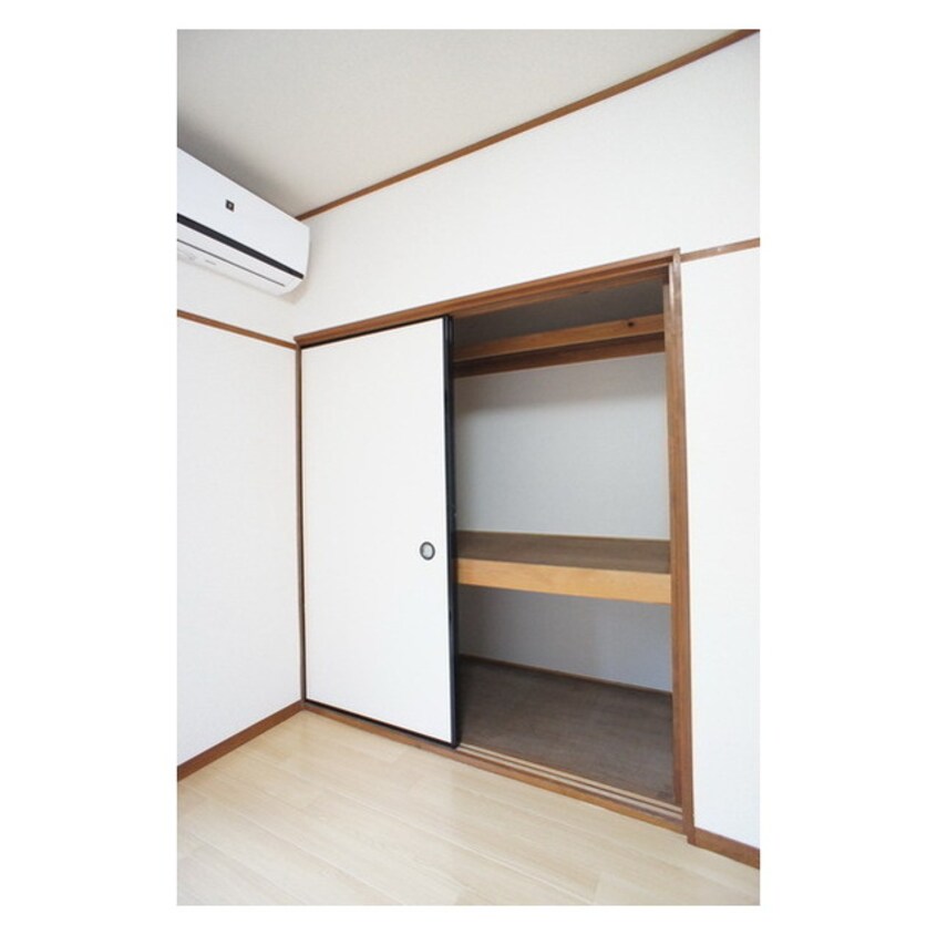 大物から小物までしっかり収納で スズキハイツＢ棟