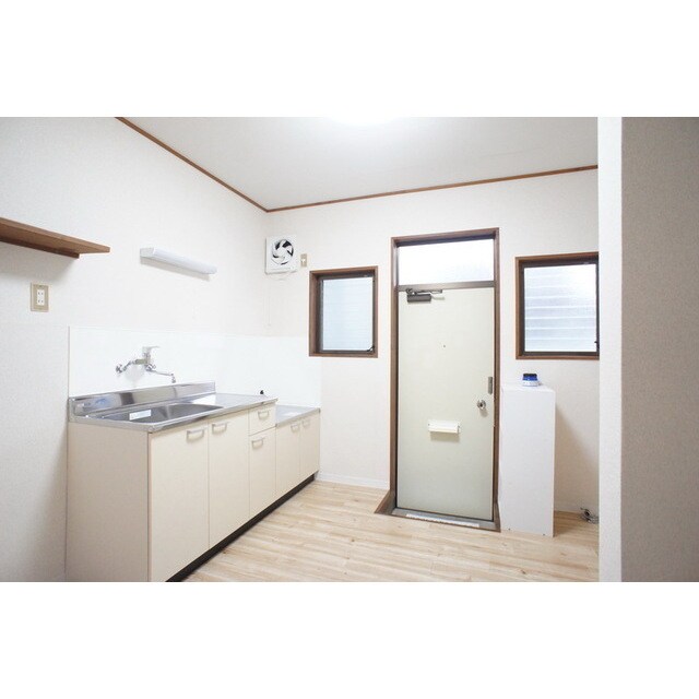 小窓もあり換気に便利ですね スズキハイツＢ棟