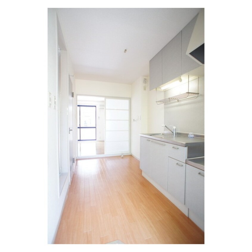 玄関から続くキッチンスペース 新田コーポ竹中Ｂ棟