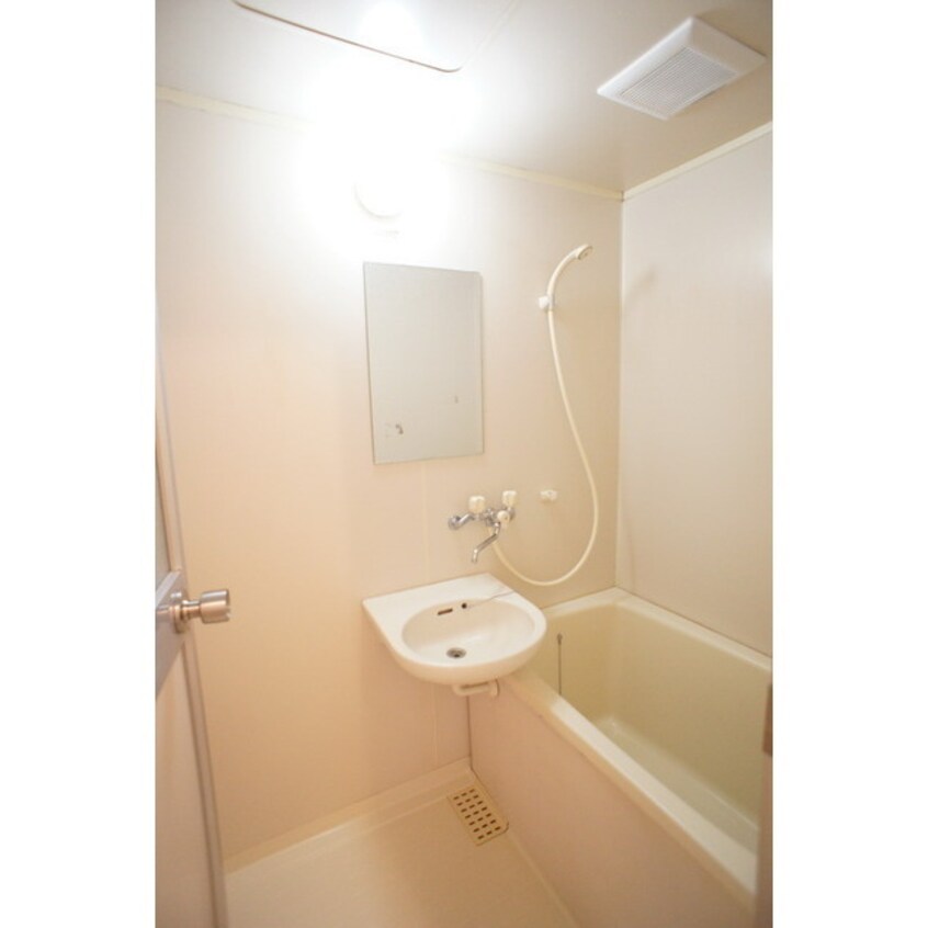 鏡付きバスルーム ＮＡＹＵＫＩアパートメント