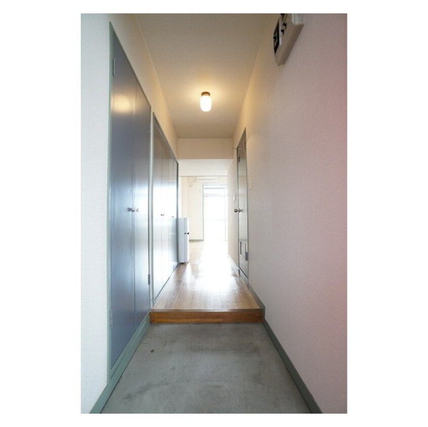 広々とした玄関スペースです ＮＡＹＵＫＩアパートメント