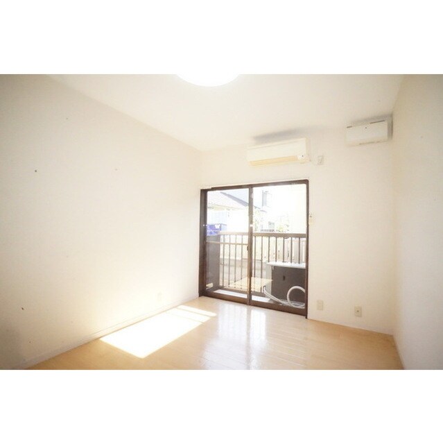 明るい日差しの室内 パークハイツ秀Ｂ棟