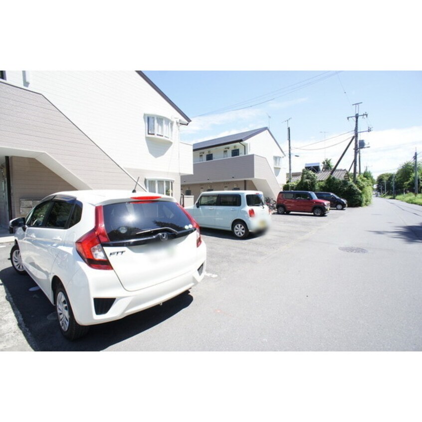 建物前が駐車区画になります パークハイツ・サンライズＢ棟
