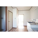 玄関から続くキッチンスペース あけぼのコーポＤ棟