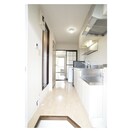 玄関から続くキッチンスペース ヴェルドミール