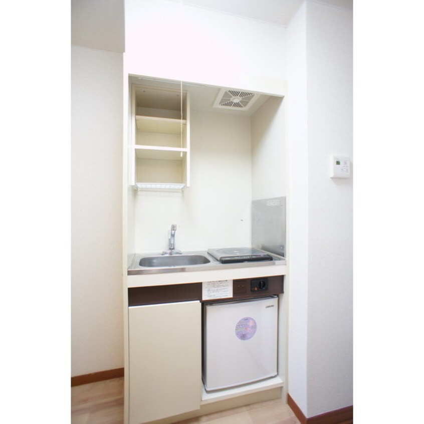 コンパクトで機能的なキッチンセ コーポナカムラ