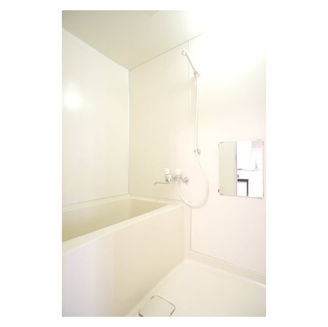 鏡付きのバスルーム コーポナカムラ