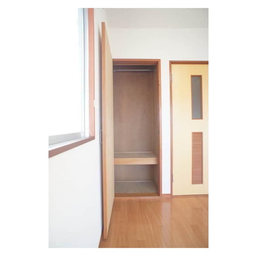 シンプルで使いやすいクローゼッ コーポナカムラ