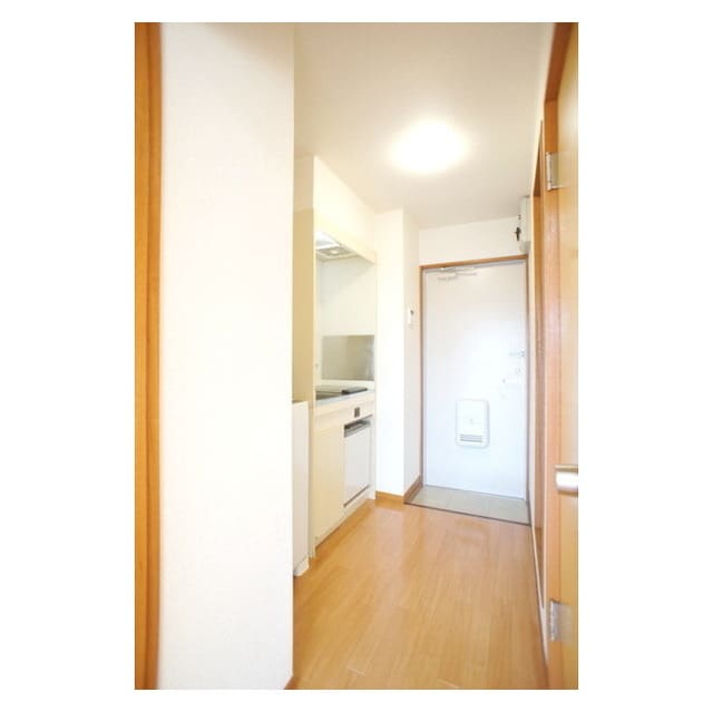 玄関から続くキッチンスペース コーポナカムラ