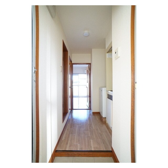 玄関から続くキッチンスペース コーポナカムラ