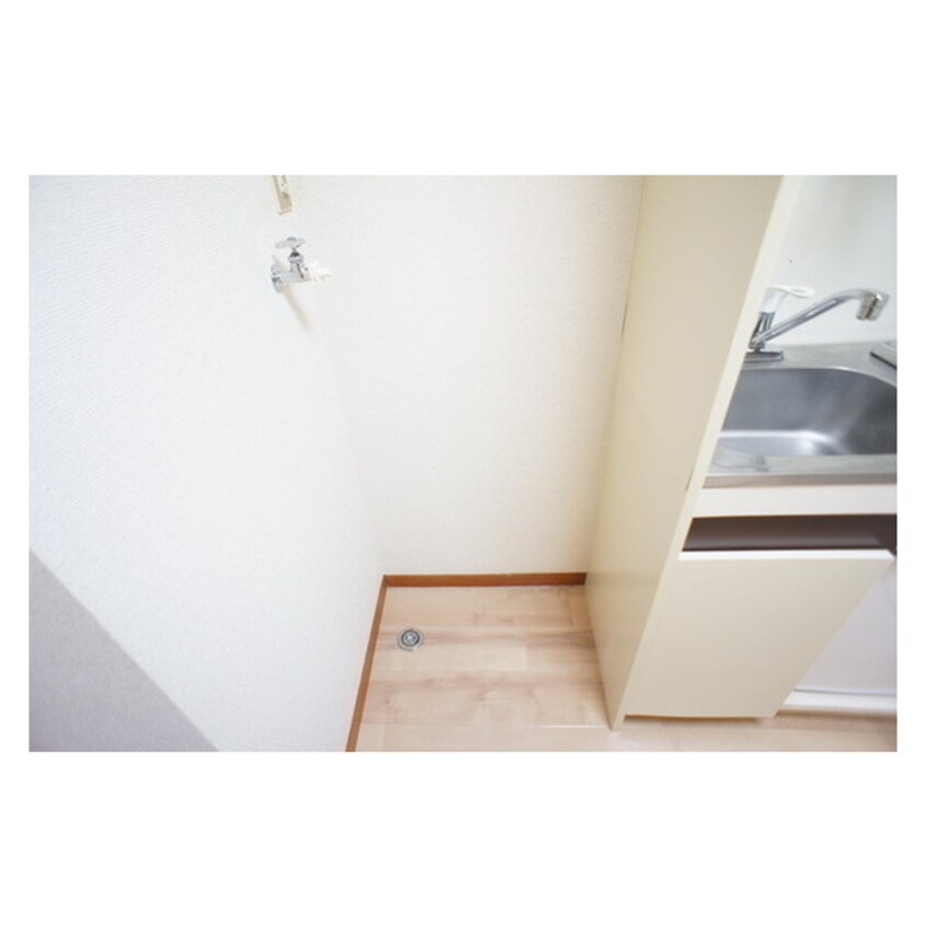 ムダなく確保された洗濯機スペー コーポナカムラ