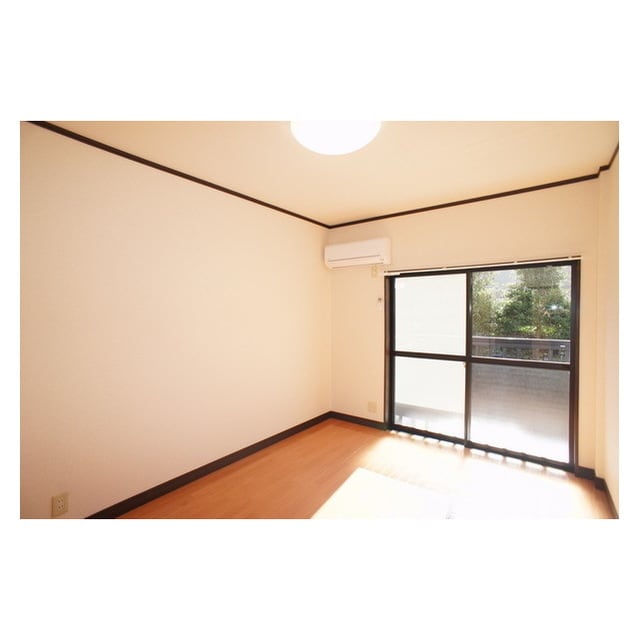 明るい日差しの室内 大内ハイツ１