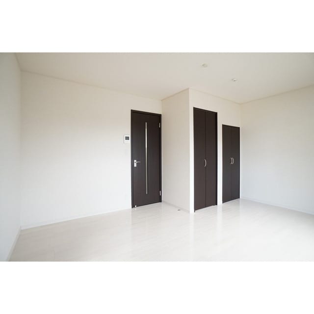 白が基調の明るい室内 Ｉｌ　Ｒｉｓｏ