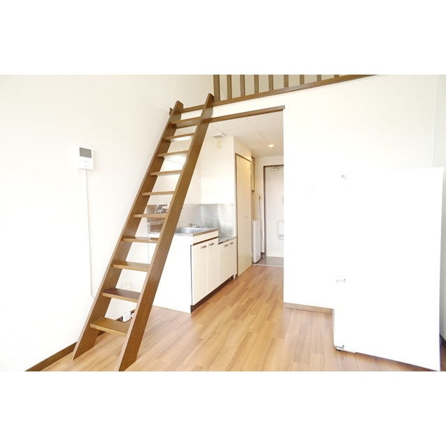 玄関から続くキッチンスペース WATARI Home`s