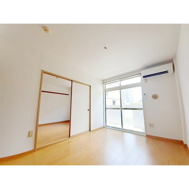 明るい日差しの室内 ＭＣＭ