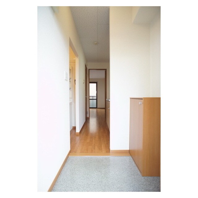 シューズボックス完備の玄関 サンルーカス