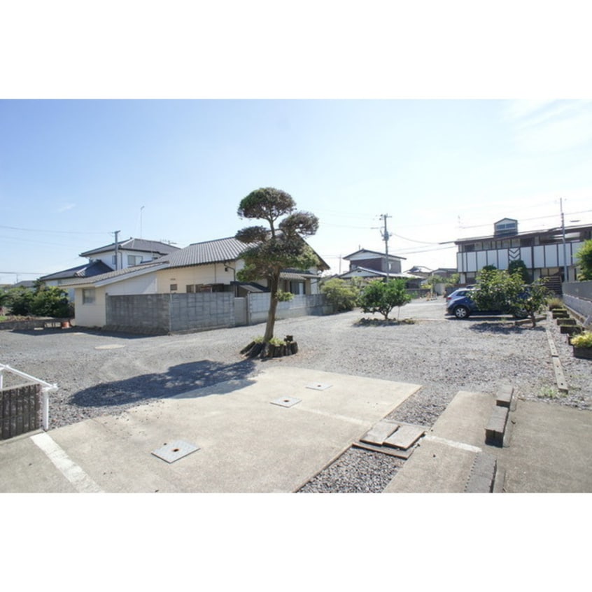 ゆったりとした駐車場 サンクレスト