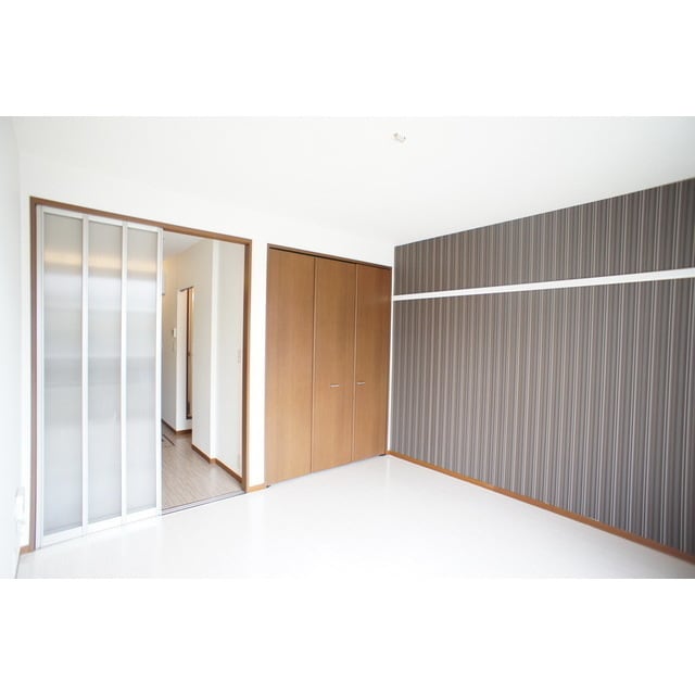 ブラックの壁がお部屋のスタイリ サンクレスト