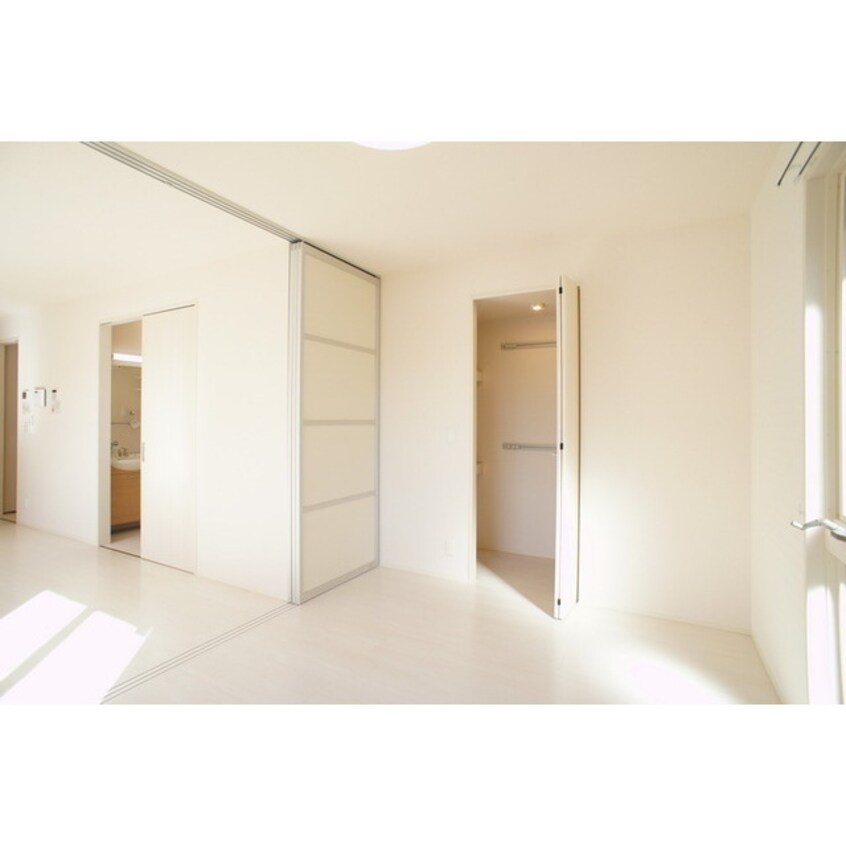 明るい日差しの室内ですね Royal　Park　HIMEKO　I