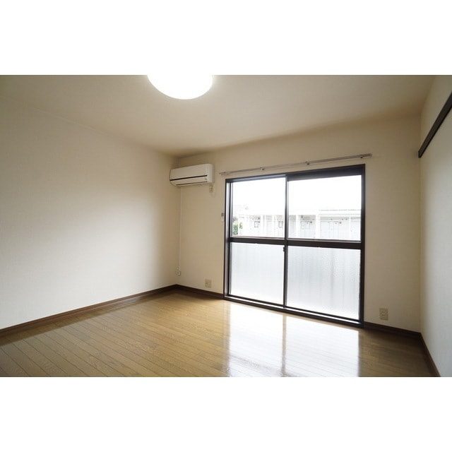 明るい日差しの室内 ニキハウス