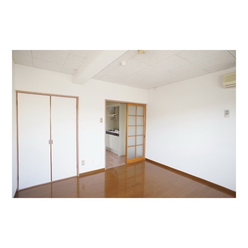 明るい日差しの室内 アビックＭ１