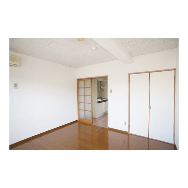 明るい日差しの室内 アビックＭ１