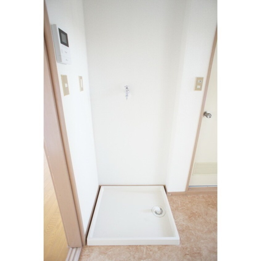 防水板付きの洗濯機置き場になり アビックＭ１