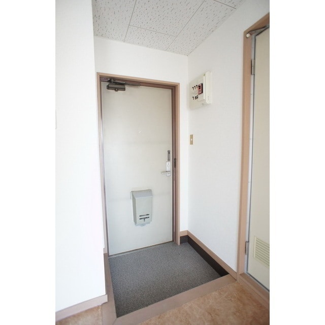 広さも十分な玄関スペース アビックＭ１