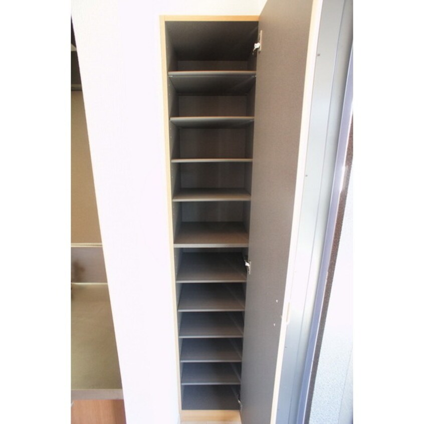 玄関がキレイに片付きますね ＦＬＡＴ　Ｋ＆Ｋ