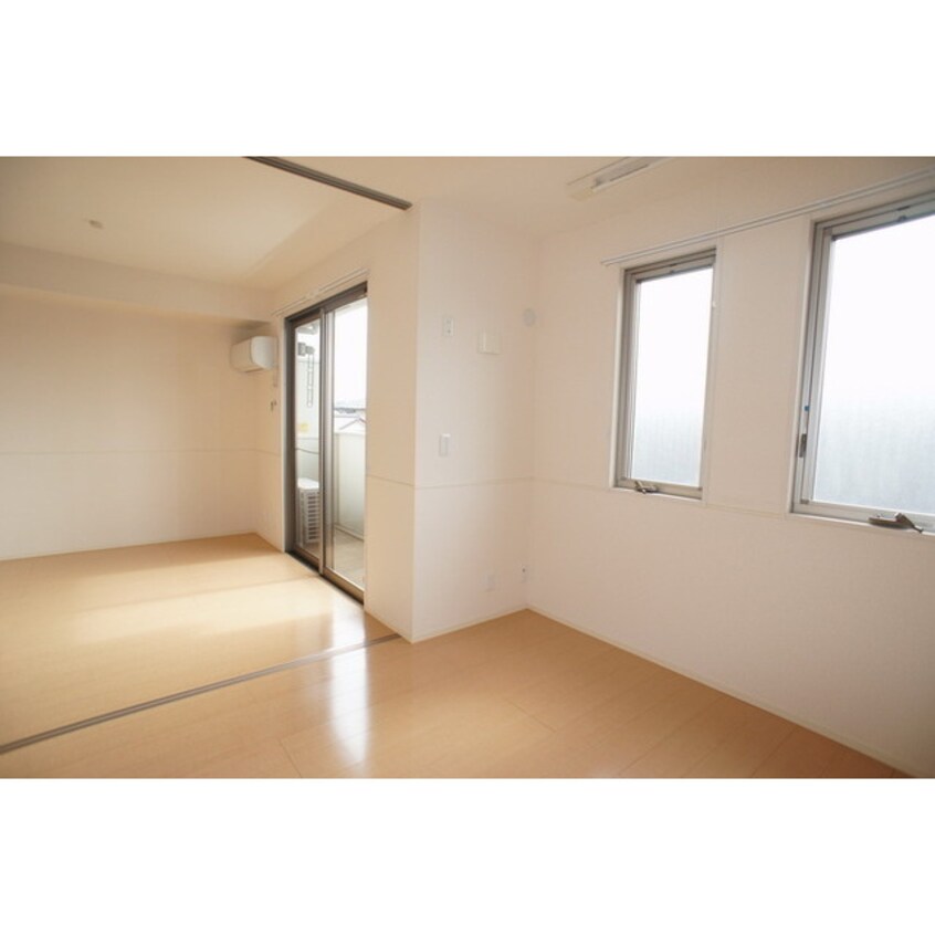 明るい日差しの室内 アクアパーム　Ｄ