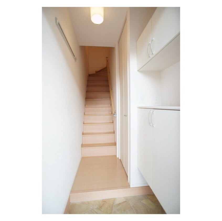 戸建て感覚の階段ホール アクアパーム　Ｄ