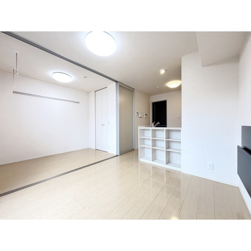 明るい日差しの室内 リッツハウスＥ－ＡＫＡＴＳＵＫＡ