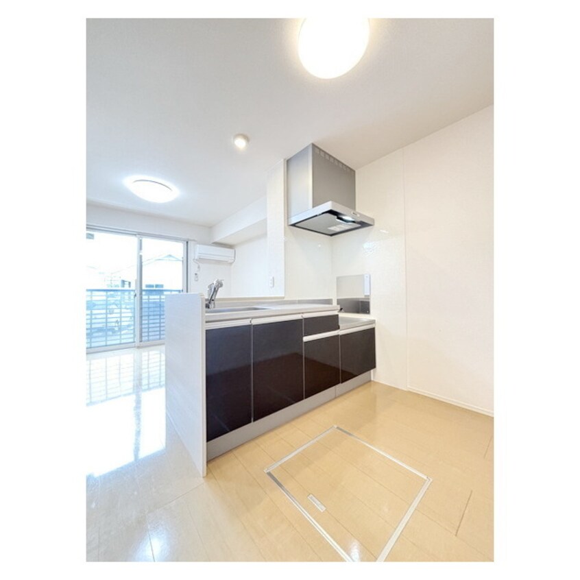 リビングを見渡せる対面式キッチ リッツハウスＥ－ＡＫＡＴＳＵＫＡ