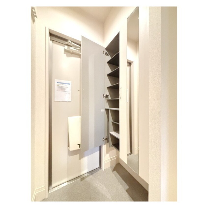 姿見付きのシューズボックス完備 リッツハウスＥ－ＡＫＡＴＳＵＫＡ