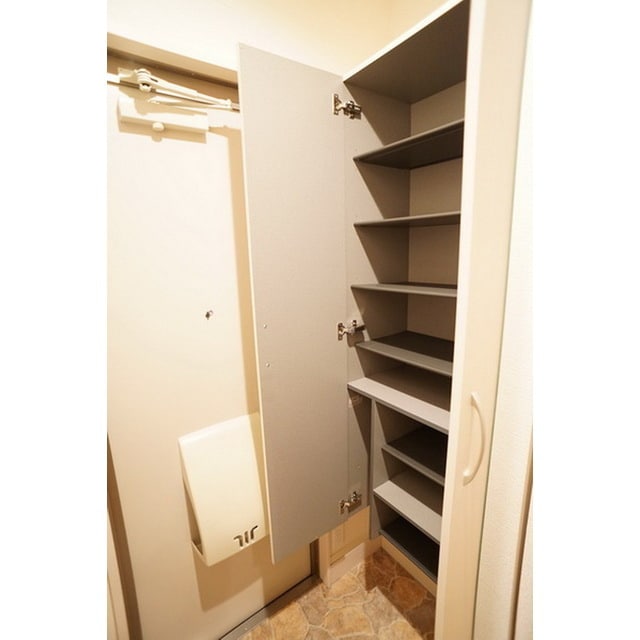 玄関がスッキリ片付きますね リッツハウスＥ－ＡＫＡＴＳＵＫＡ