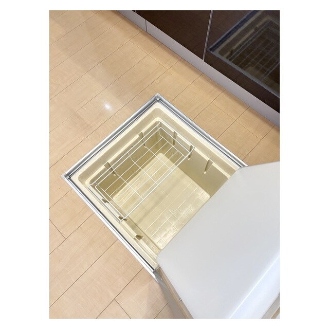 キッチンには床下収納が付いてま リッツハウスＥ－ＡＫＡＴＳＵＫＡ