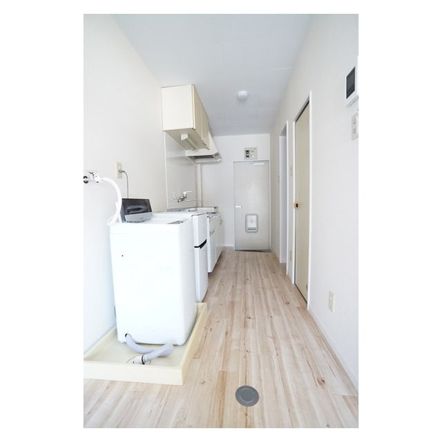 玄関から続くキッチンスペース パークハイツ・サンライズＡ棟