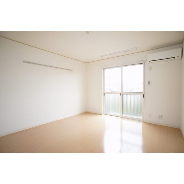 室内物干しも完備の快適空間 ロンド