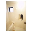 日中の換気にも便利な小窓付き ロンド