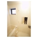 日中の換気にも便利な小窓付き ロンド