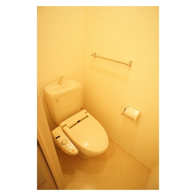 入口上に収納棚もございます ロンド