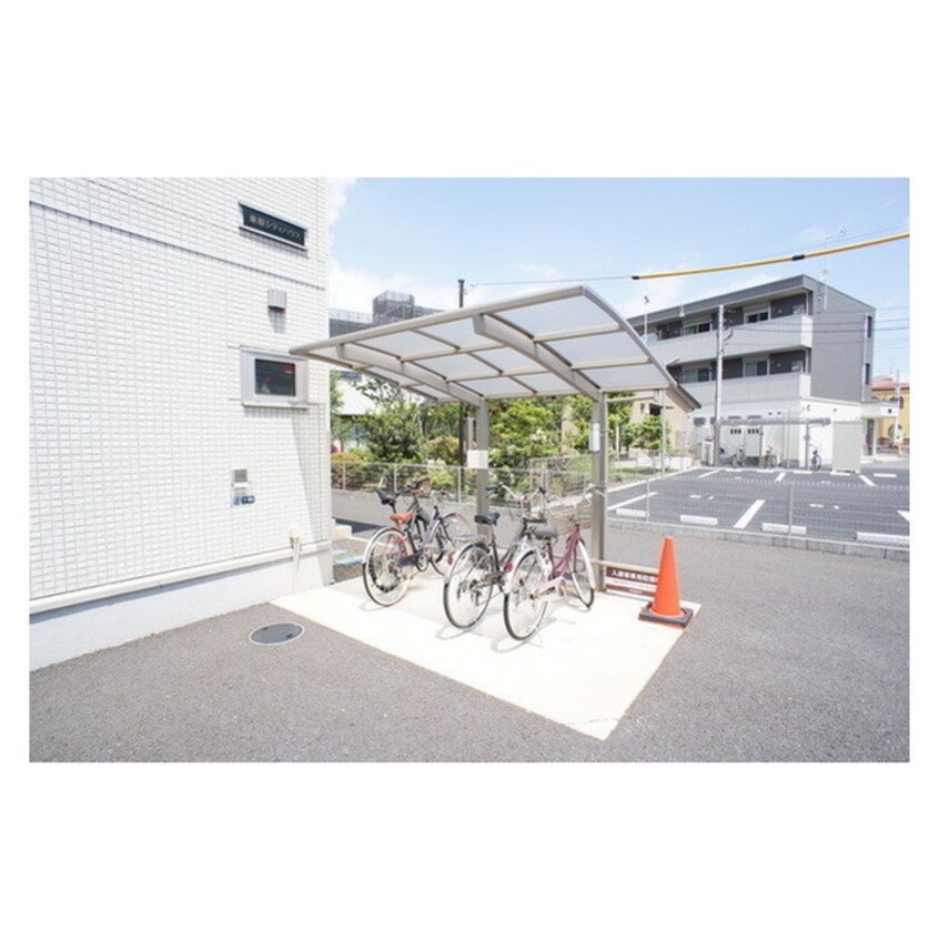 自転車も屋根付きです 東原シティハウス