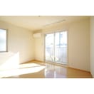 高い天井の室内で随所に気遣いを リヴェール見和